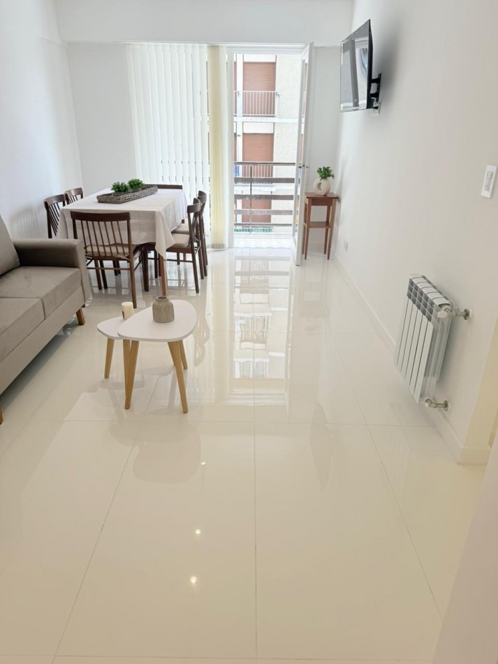 Departamento 3 ambientes a la calle con balcon - Punta iglesias 