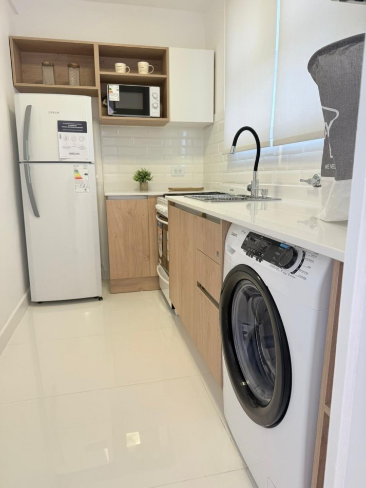 Departamento 3 ambientes a la calle con balcon - Punta iglesias 