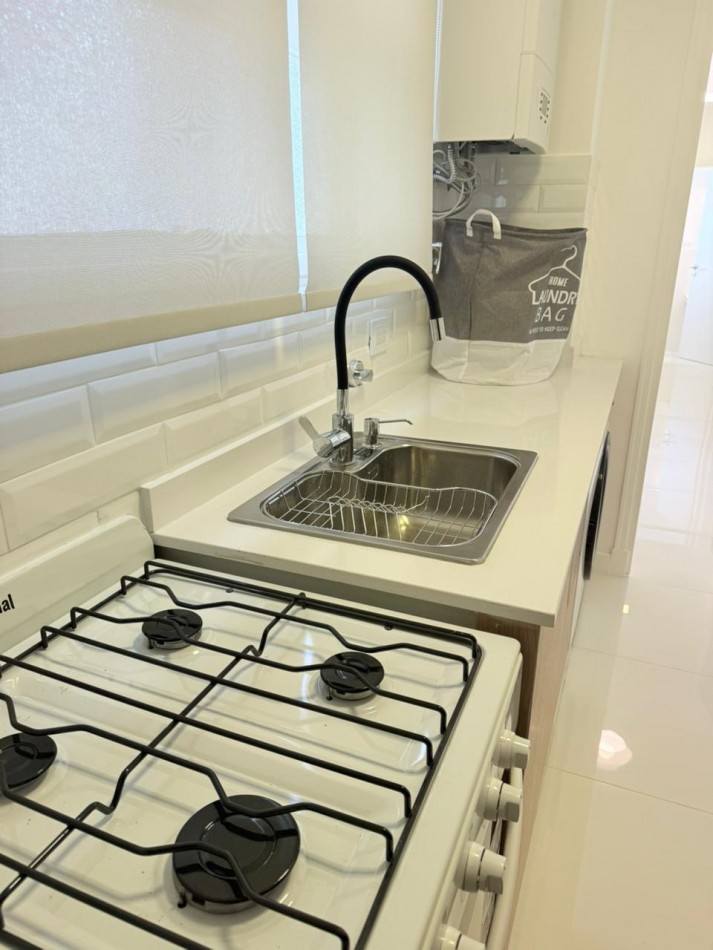 Departamento 3 ambientes a la calle con balcon - Punta iglesias 