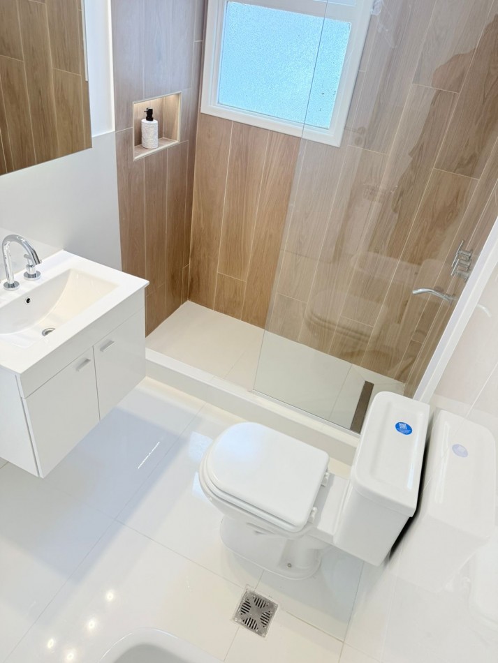 Departamento 3 ambientes a la calle con balcon - Punta iglesias 